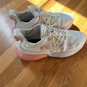 adidas women’s Alphaboost V1